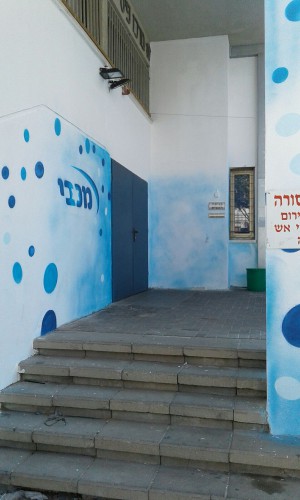 Signs and walls  047